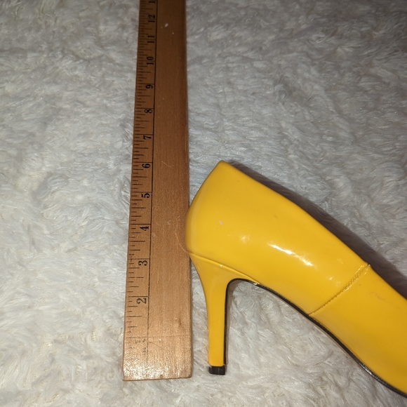 Michael Antonio yellow heels - Picture 11 of 15